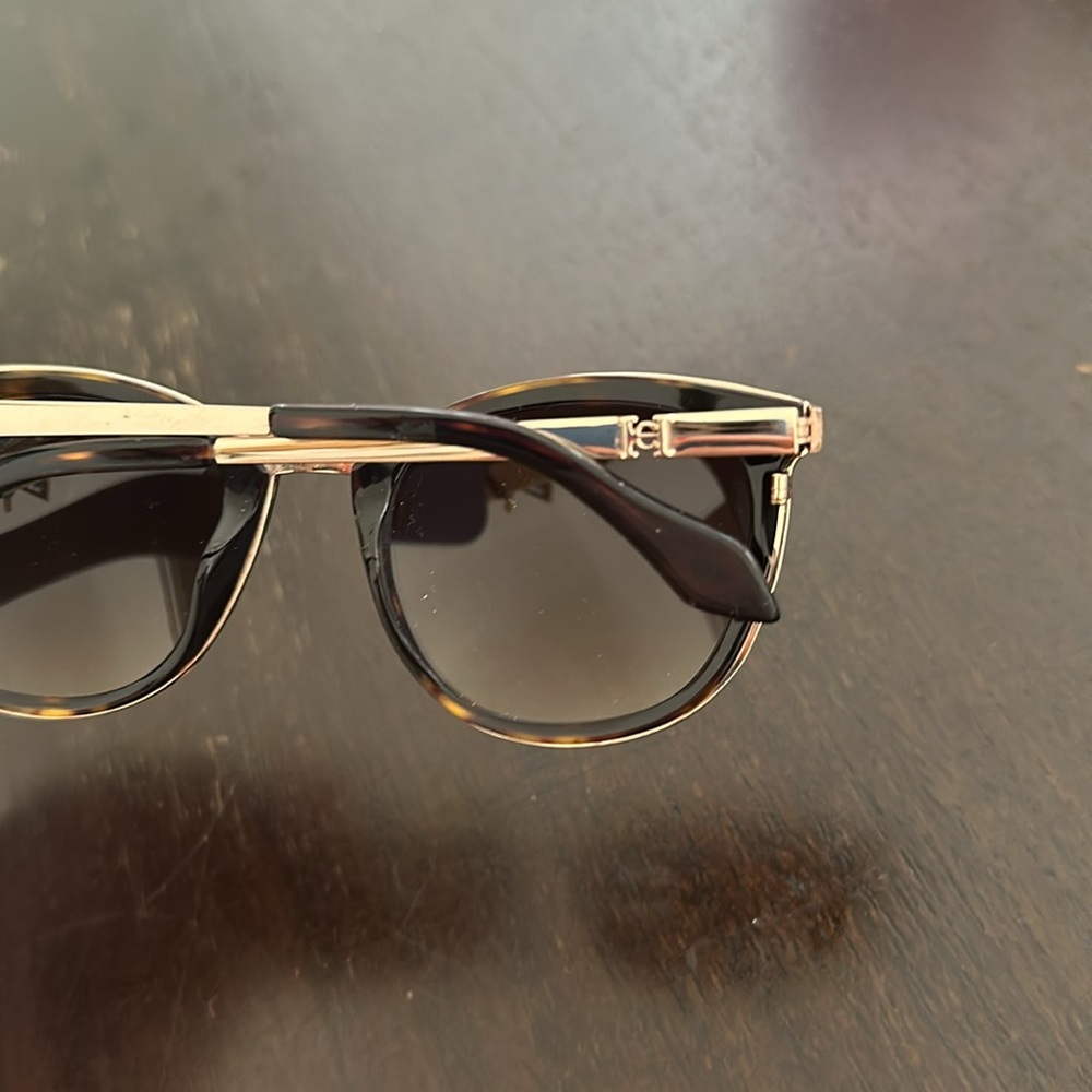 Carolina Herrera Sunglasses - Picture 4 of 5